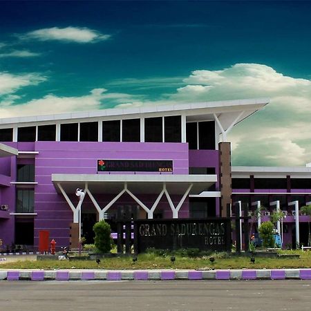 Kyriad Sadurengas Hotel Tanah Grogot Exterior foto
