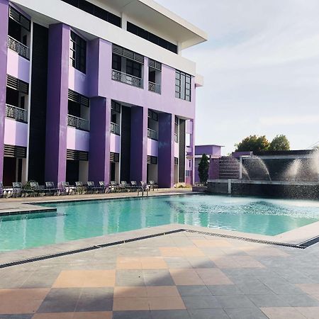 Kyriad Sadurengas Hotel Tanah Grogot Exterior foto
