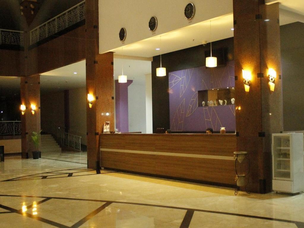 Kyriad Sadurengas Hotel Tanah Grogot Exterior foto