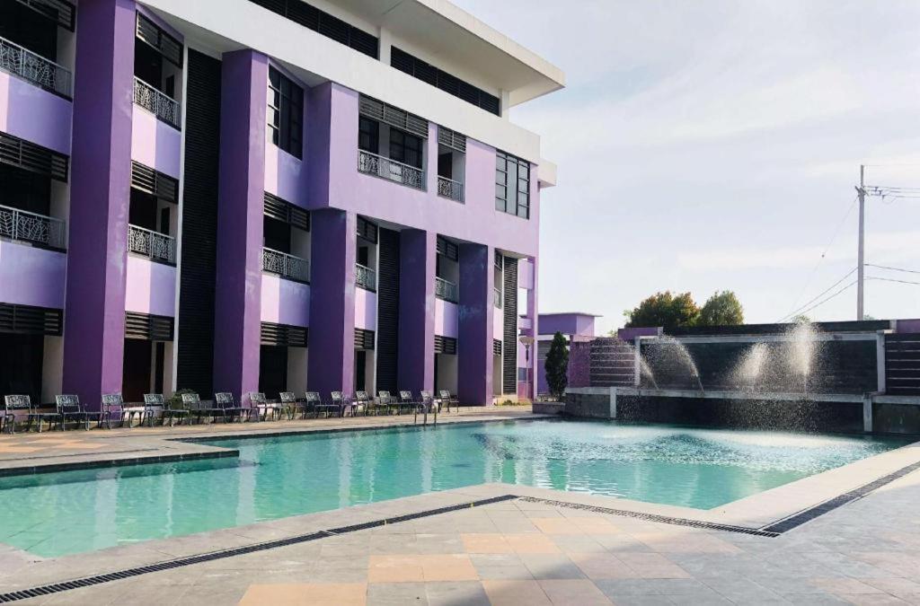 Kyriad Sadurengas Hotel Tanah Grogot Exterior foto